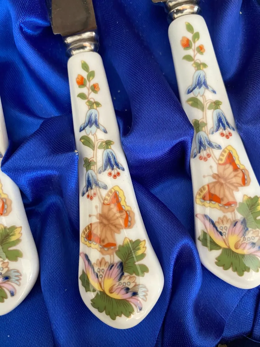 Aynsley china handled cutlery DELIVERY AVAILABLE - Image 2