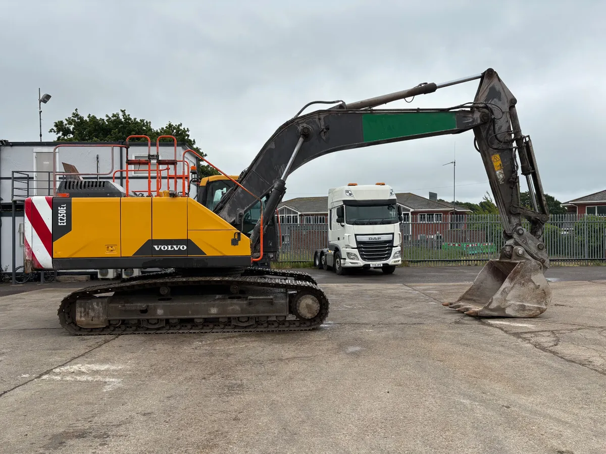 VOLVO EC250EL EXCAVATOR - Image 1