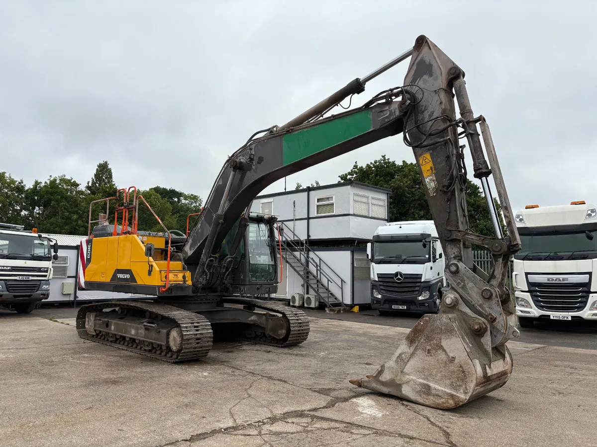 VOLVO EC250EL EXCAVATOR - Image 3