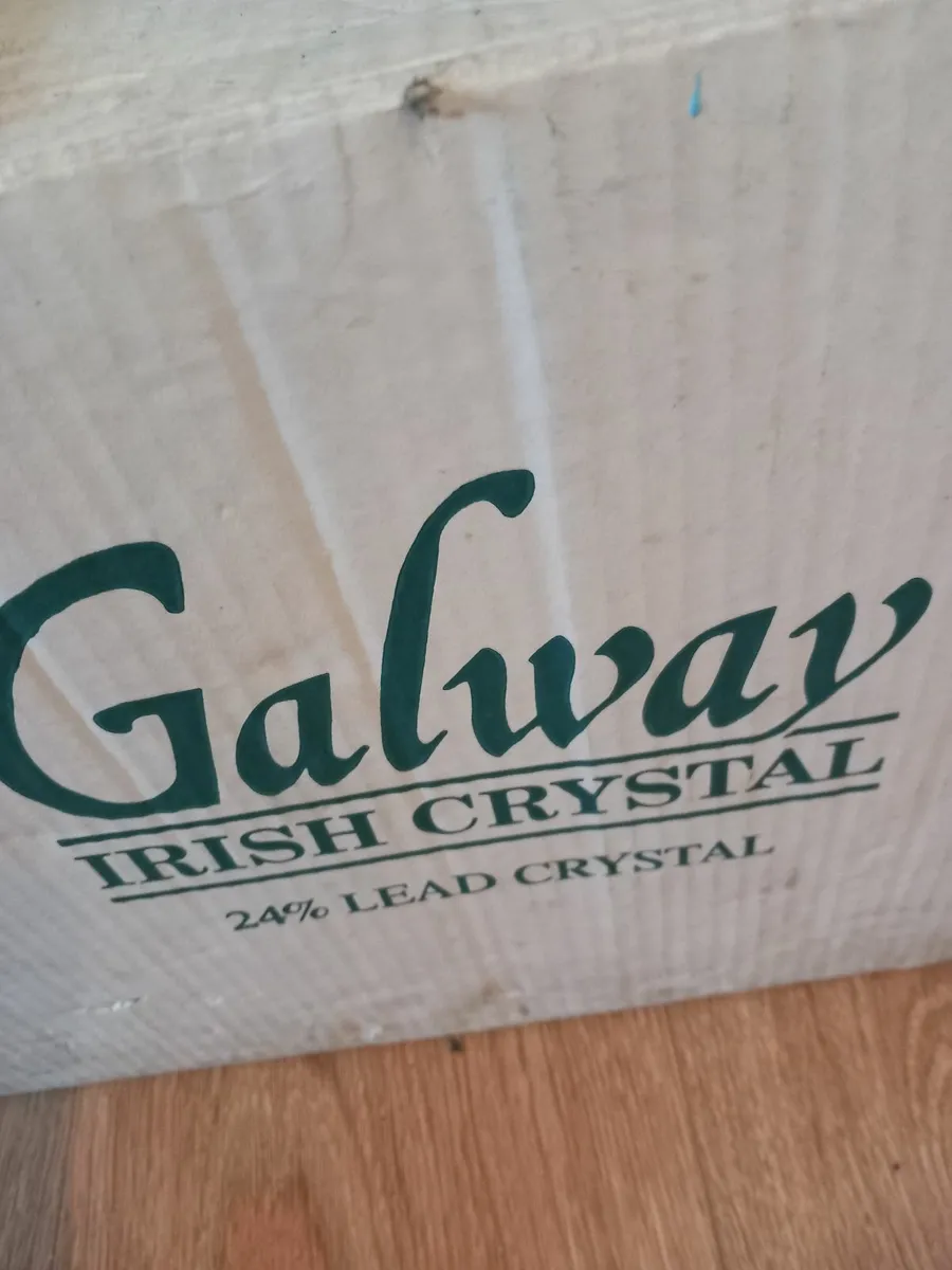 Galway crystal whiskey decanter and glasses on a t - Image 2