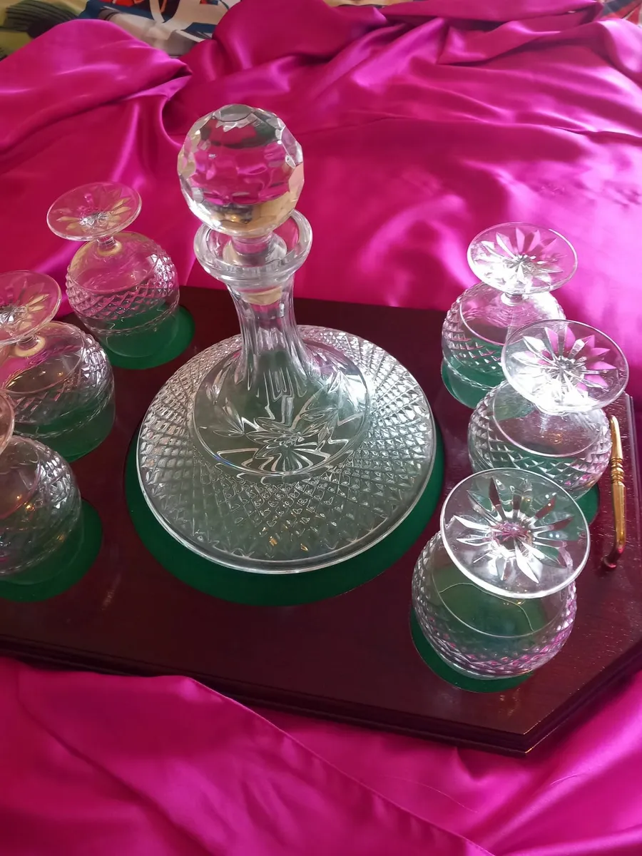 Galway crystal whiskey decanter and glasses on a t - Image 3