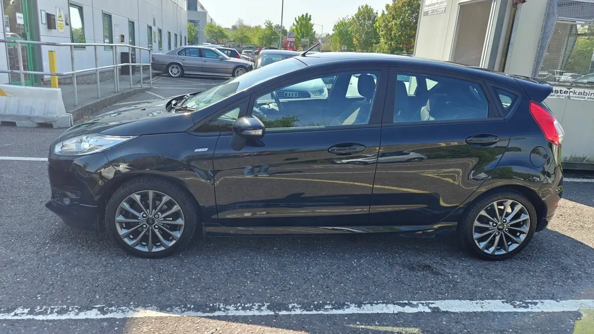2017 Ford Fiesta - Image 3