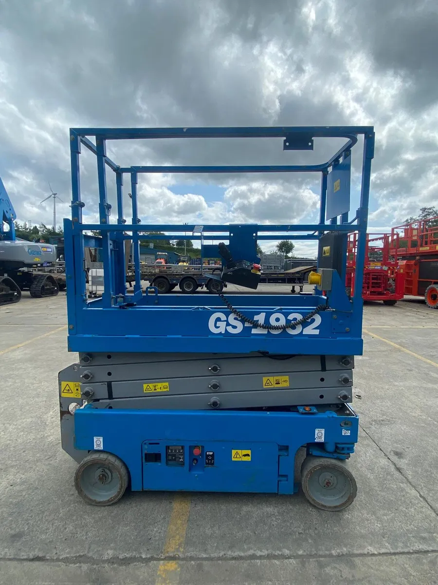 2016 GENIE GS1932 25FT ELECTRIC SCISSOR - Image 1