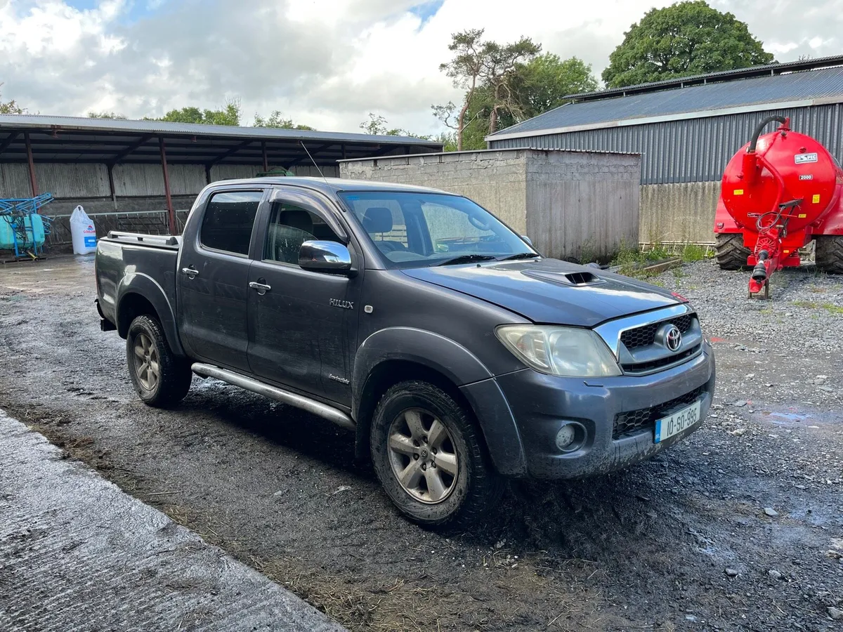 2010 Toyota hilux - Image 1