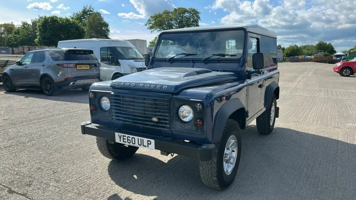 Land Rover Defender 90 - Image 1