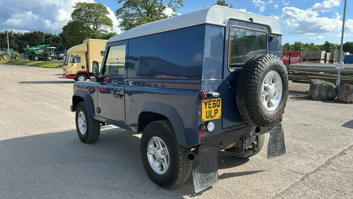 Land Rover Defender 90 - Image 2