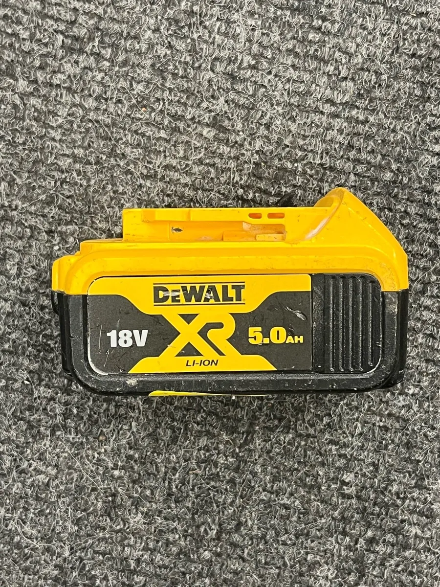 DeWalt 18v 5ah Battery - Image 1