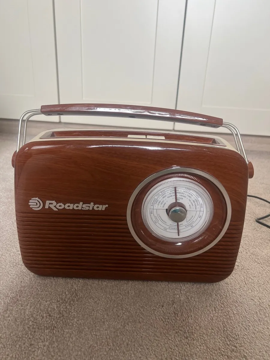 Portable Retro Classic Roadstar Radio