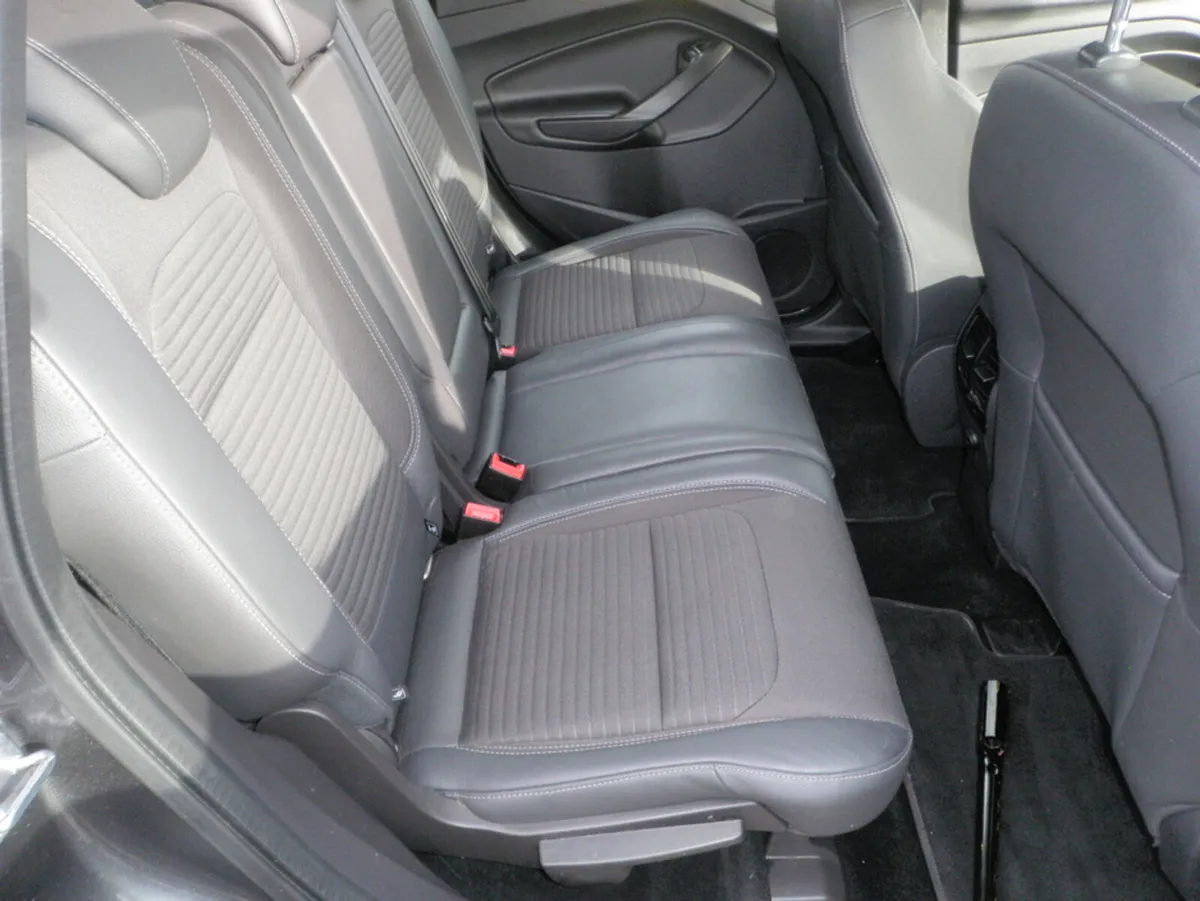 Ford Kuga TITANIUM 1.5 TDCI 120PS F FWD 4DR - Image 4