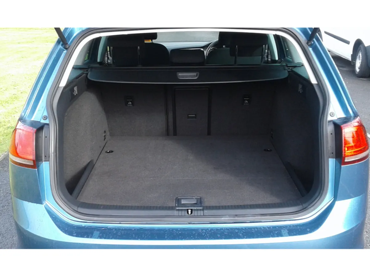 Volkswagen Golf DBA AUCJZ 5DR auto estate - Image 2