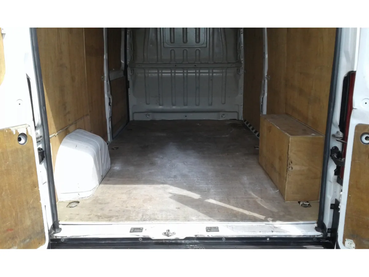 Peugeot Boxer 335 L3 H2 2.2 BLUE HDI 1 140 3DR - Image 4