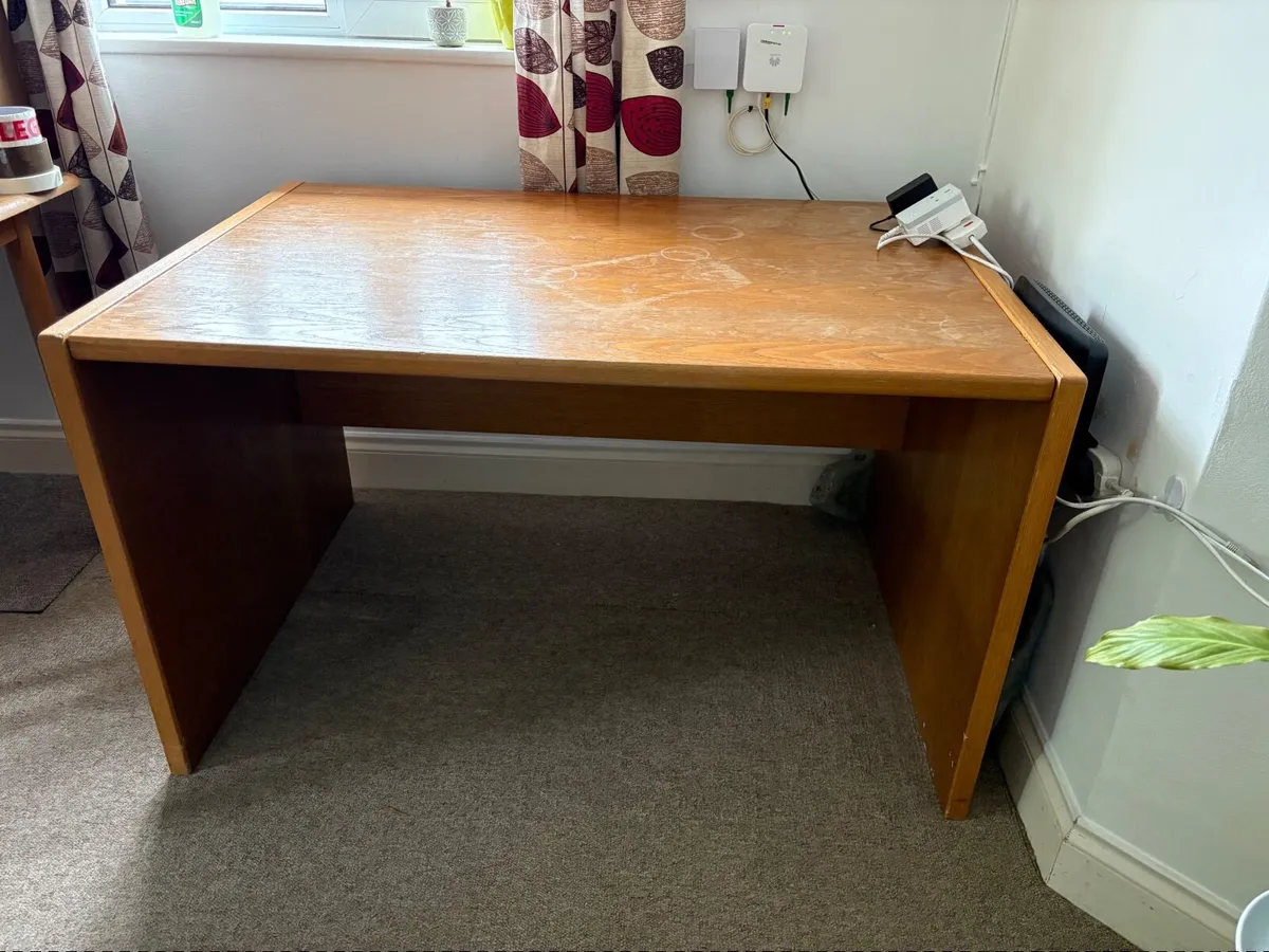 Office desk - Image 1