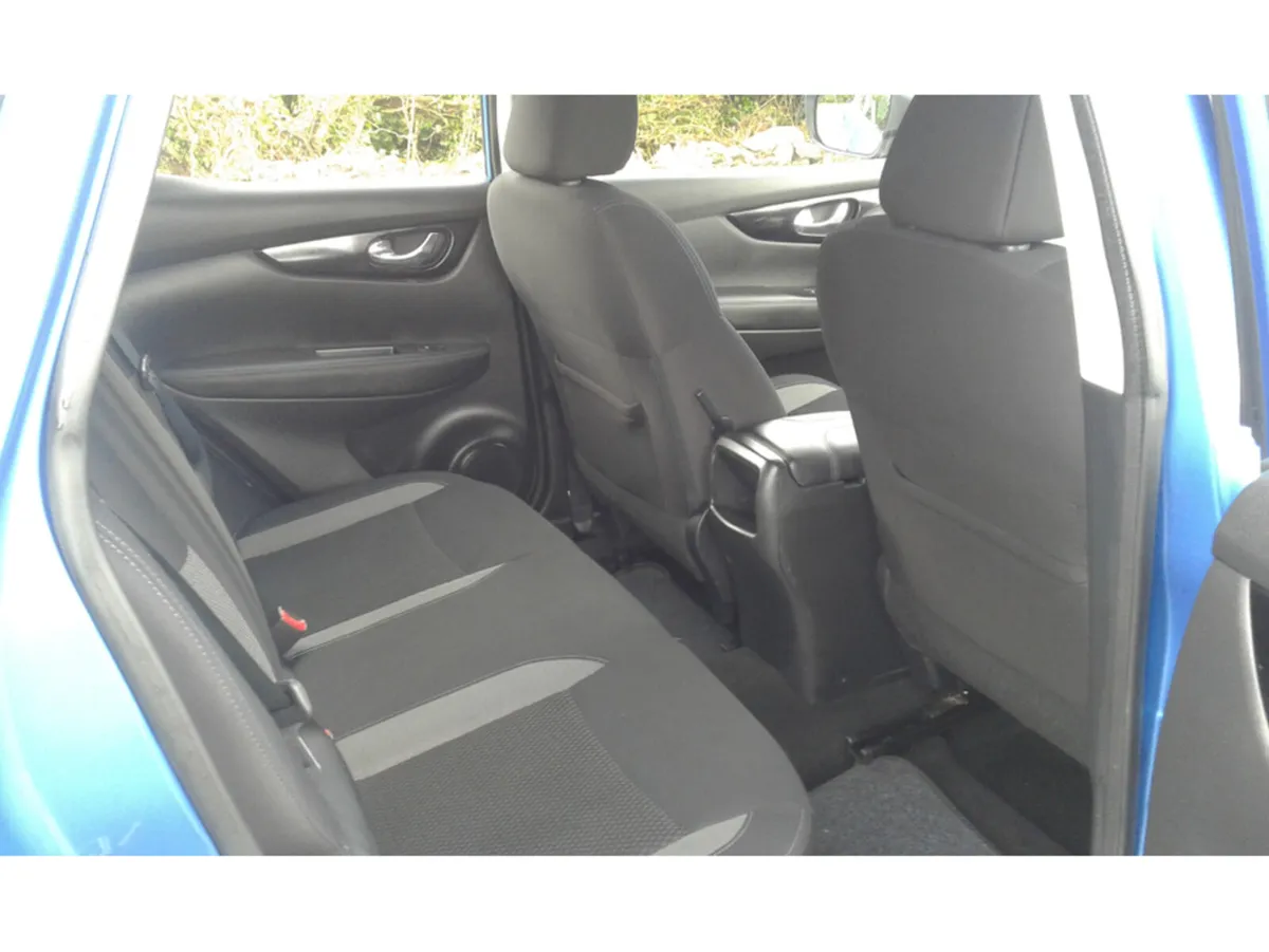 Nissan Qashqai ACENTA PREMIUM DC automatic - Image 4