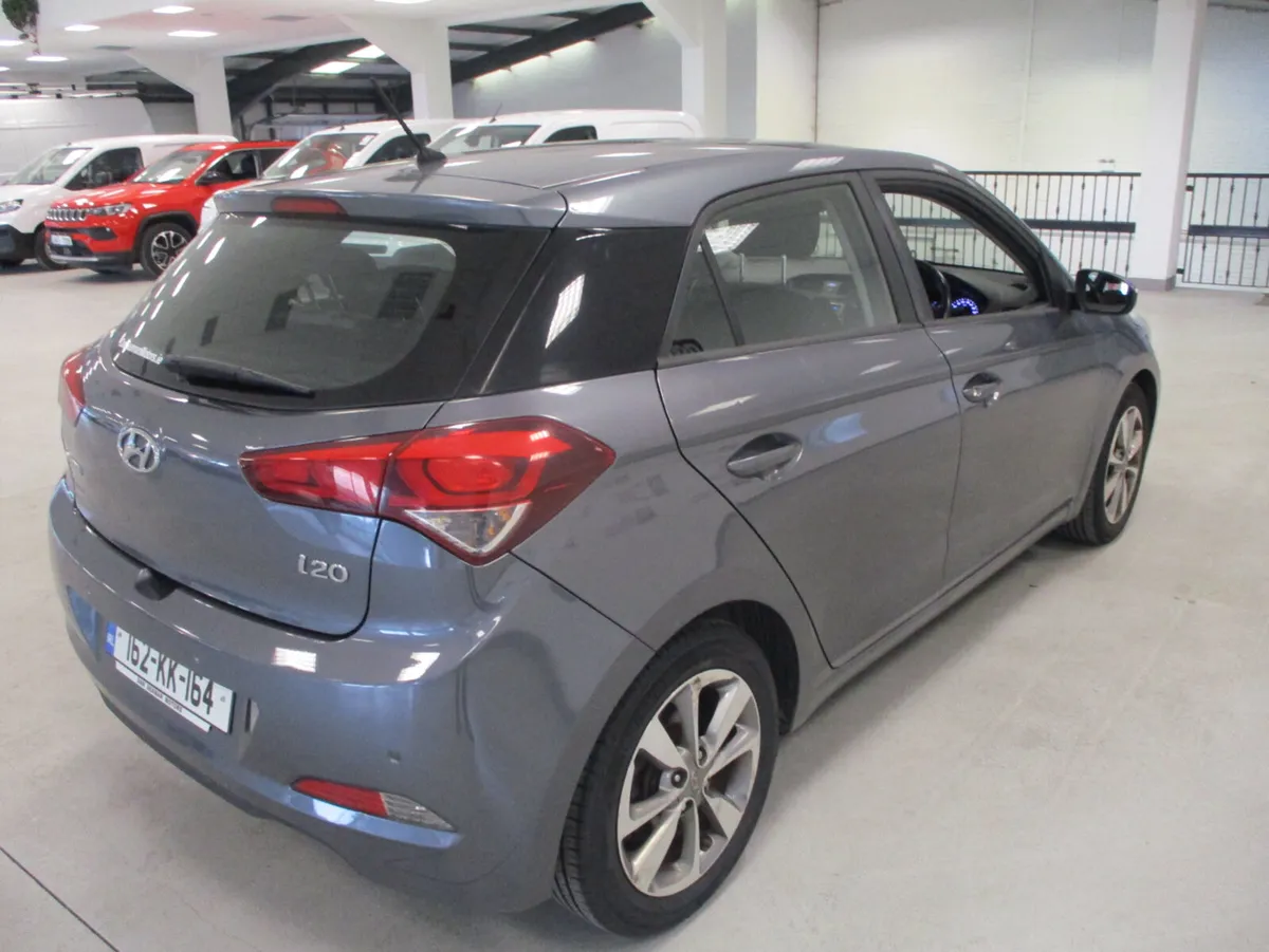 Hyundai i20 2016 DELUX 1.2 PETROL - Image 4