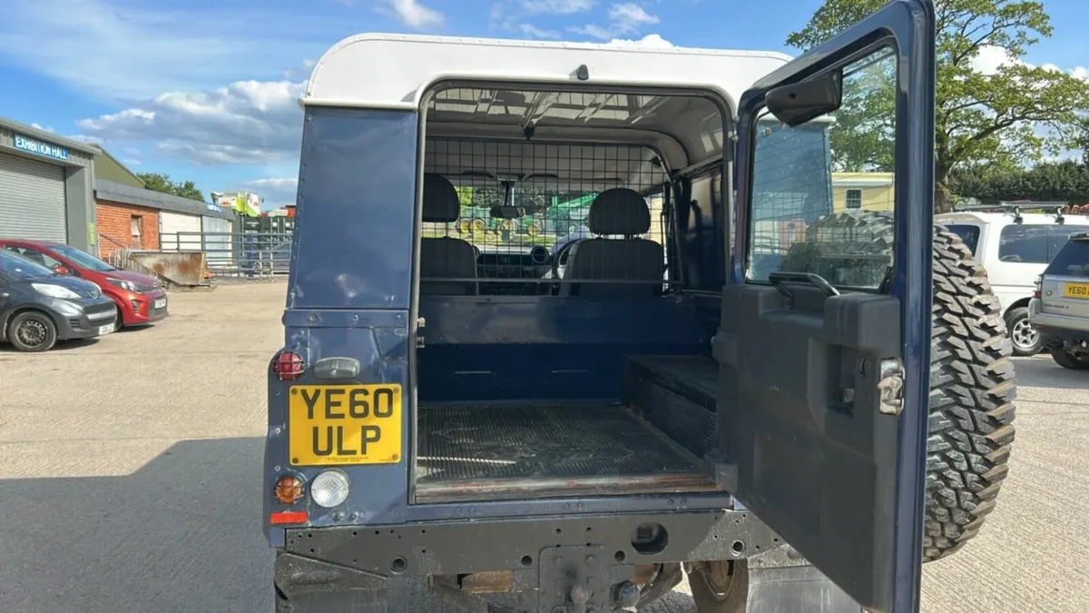 Land Rover Defender 90 - Image 3