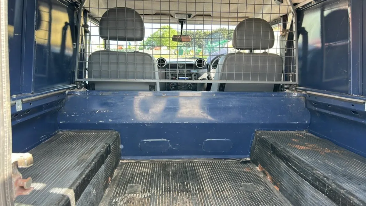 Land Rover Defender 90 - Image 4