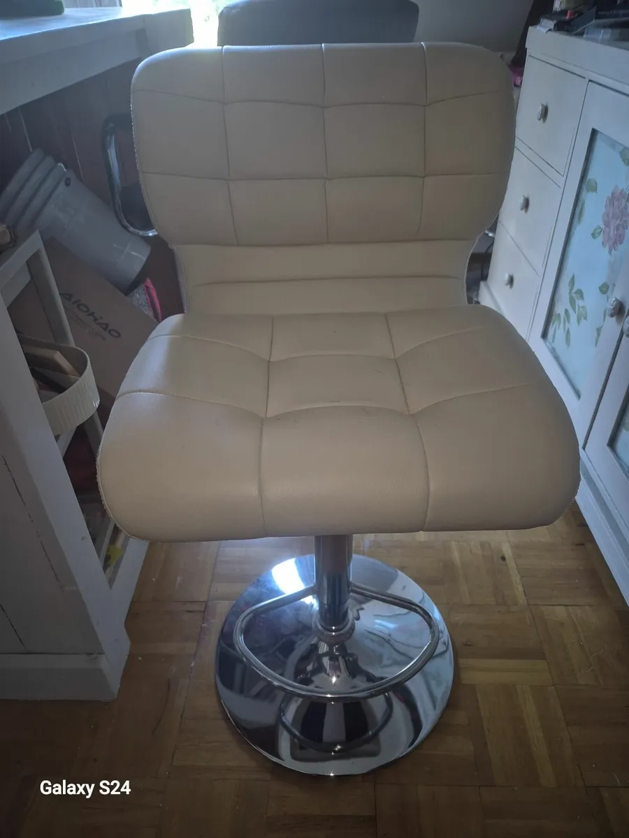 Bar stools - Image 1