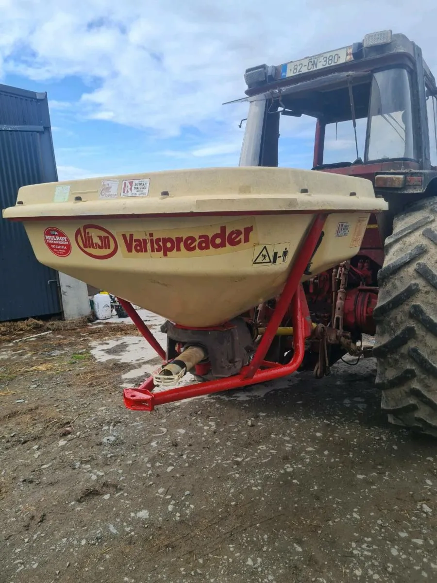 Vicon  fertiliser  sower - Image 1