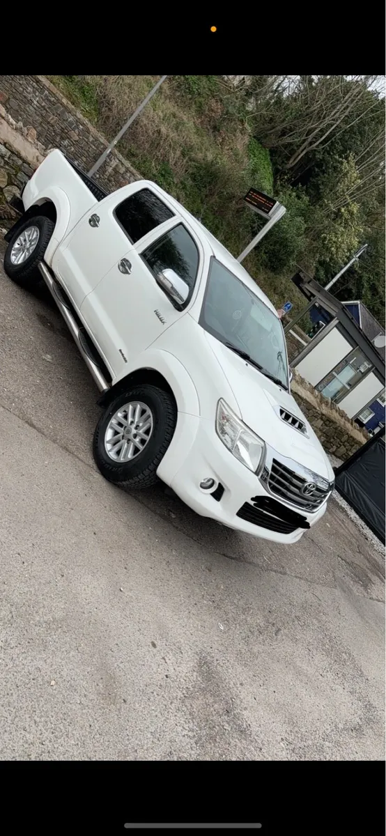 Hilux Invincible FULL TEST/TAX - Image 2