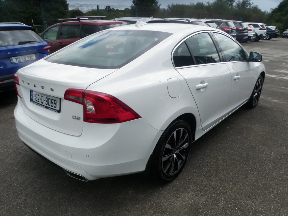 Volvo S60 D2 SE 4DR - Image 3