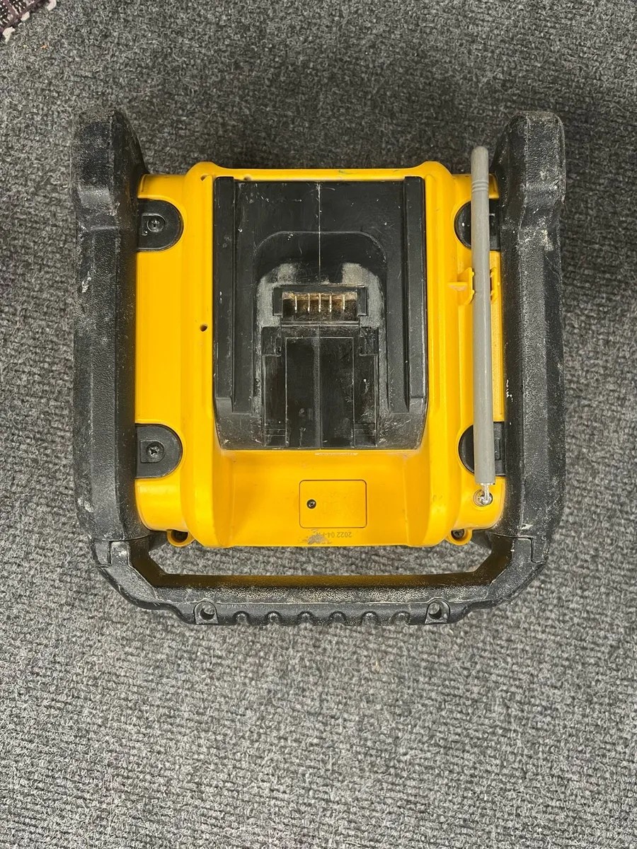 DeWalt Radio - Image 3