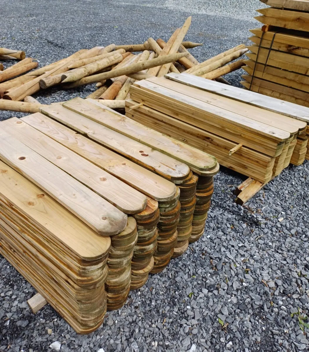 Round Top Fencing Boards 1.5m