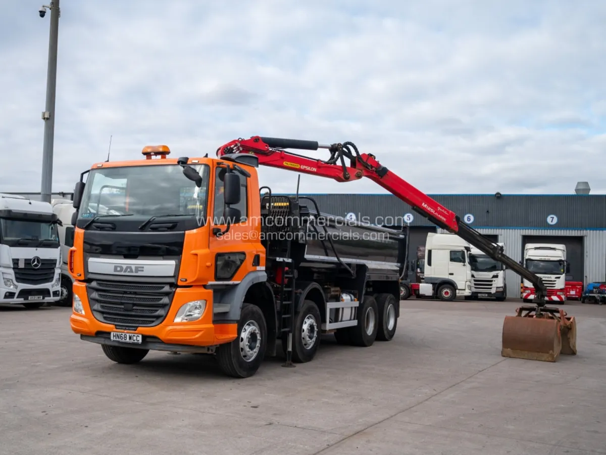 2018 (68) DAF CF 400 8X4 TIPPER GRAB - Image 1