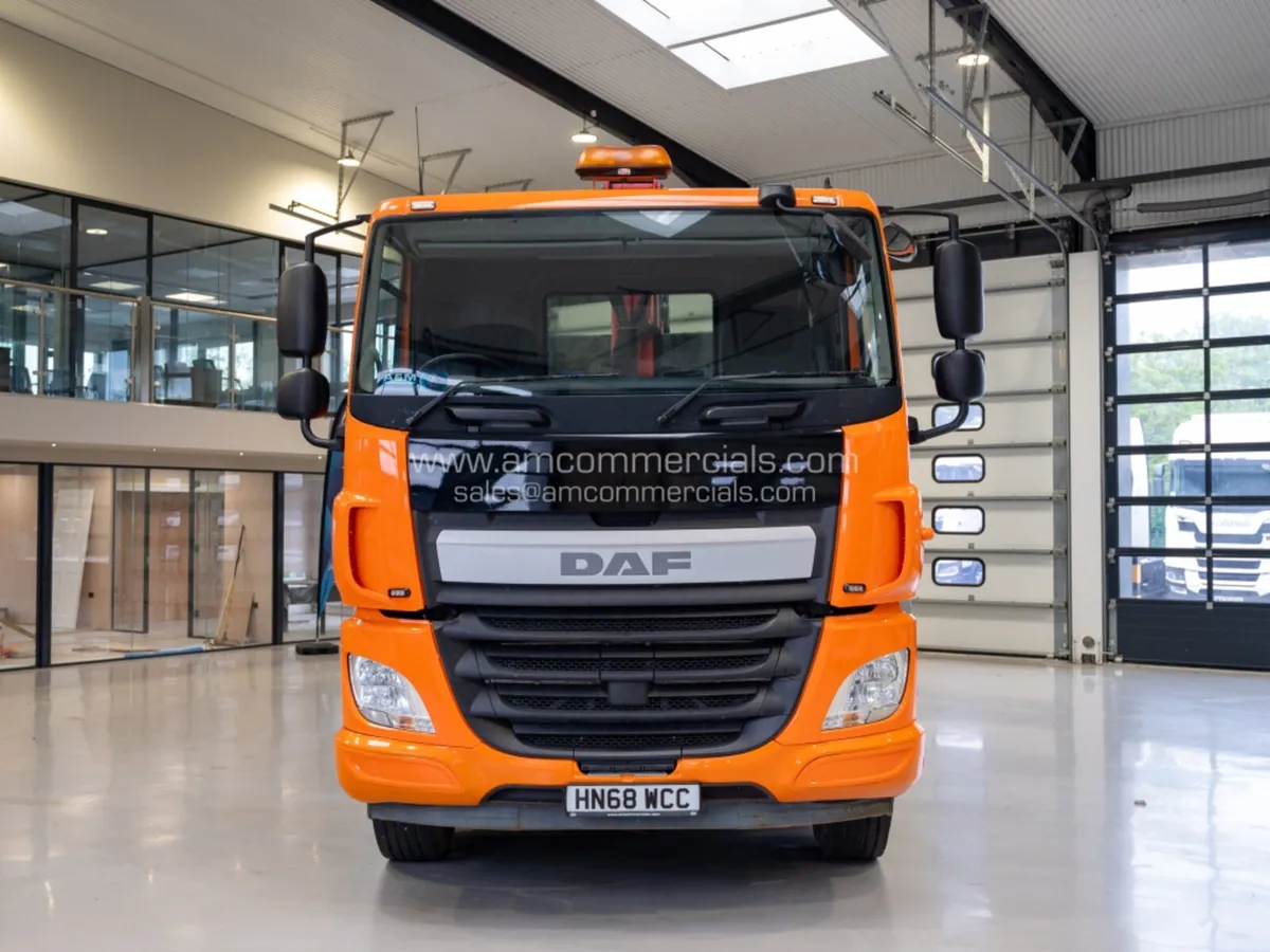2018 (68) DAF CF 400 8X4 TIPPER GRAB - Image 4