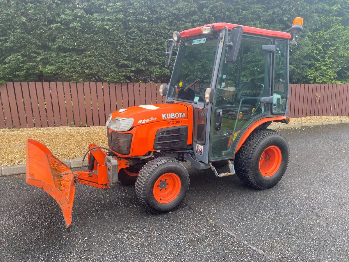 Kubota B2530 compact tractor . 2011 - Image 1