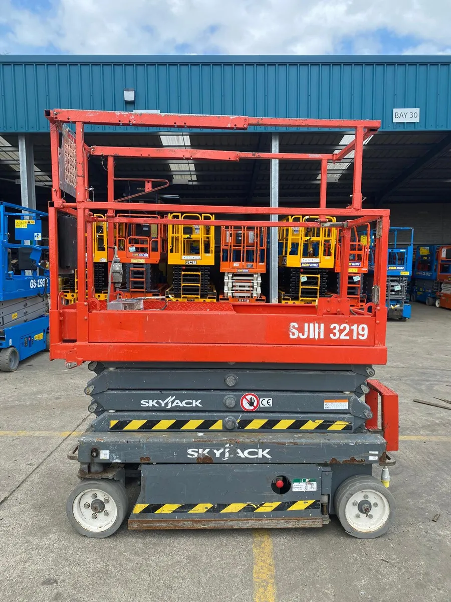 2016 SKYJACK SJ3219 25FT ELECTRIC SCISSOR - Image 3