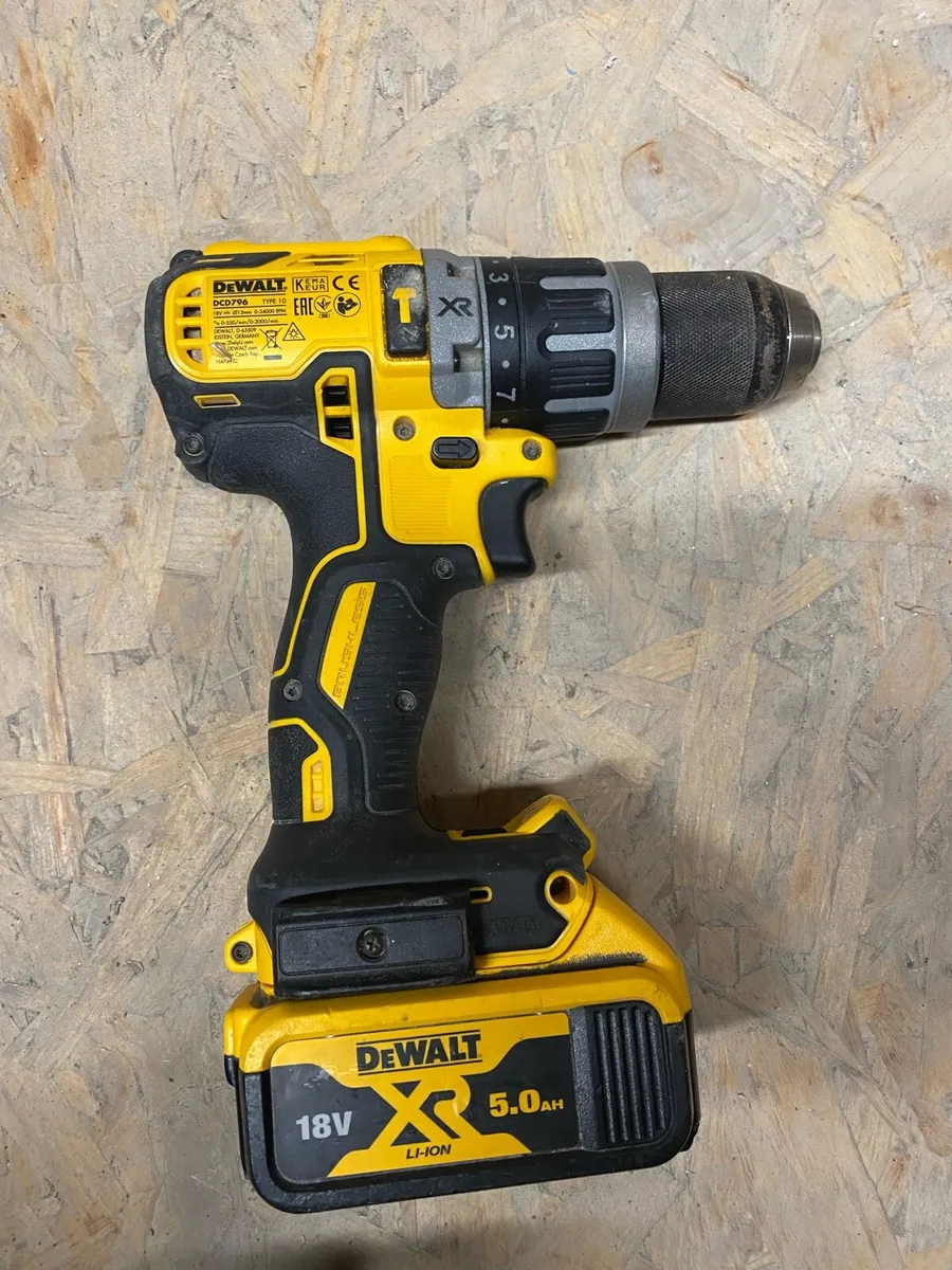 Dewalt drill DCD796 + 5Ah 18v battery - Image 2