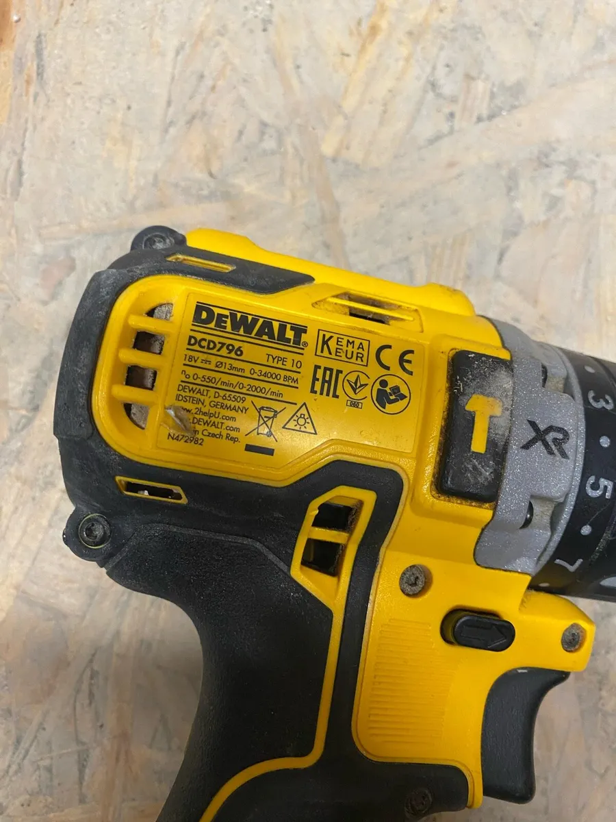 Dewalt drill DCD796 + 5Ah 18v battery - Image 3