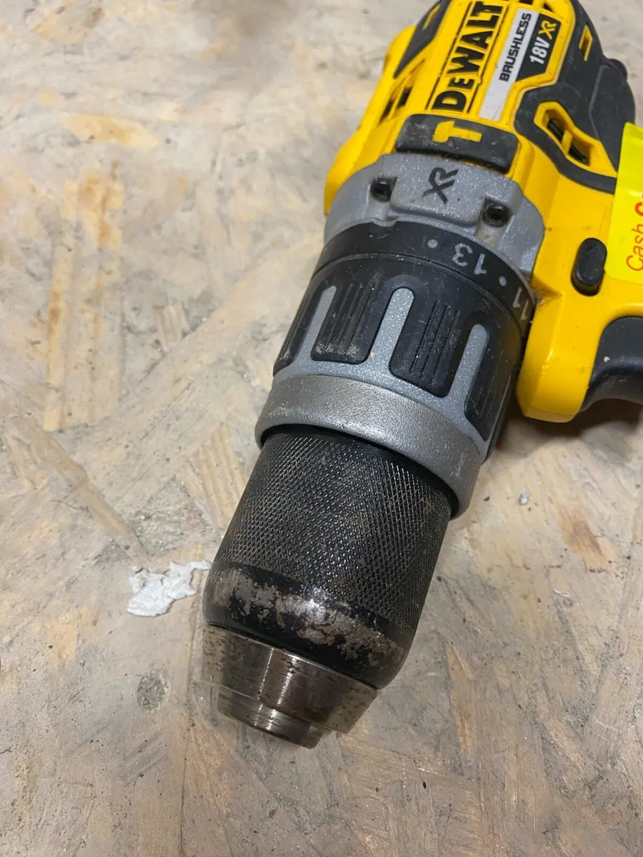 Dewalt drill DCD796 + 5Ah 18v battery - Image 4