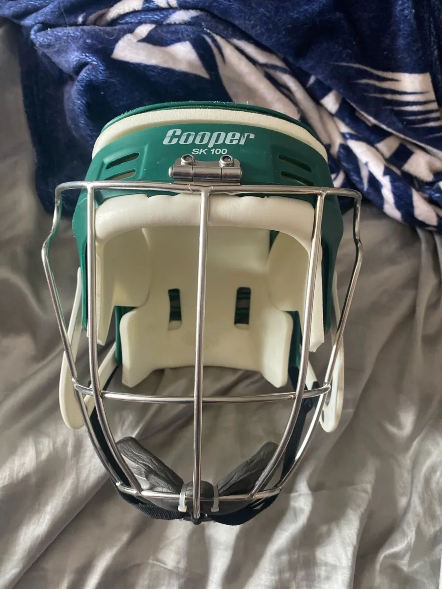 Cooper sk100 hurling helmet - Image 1