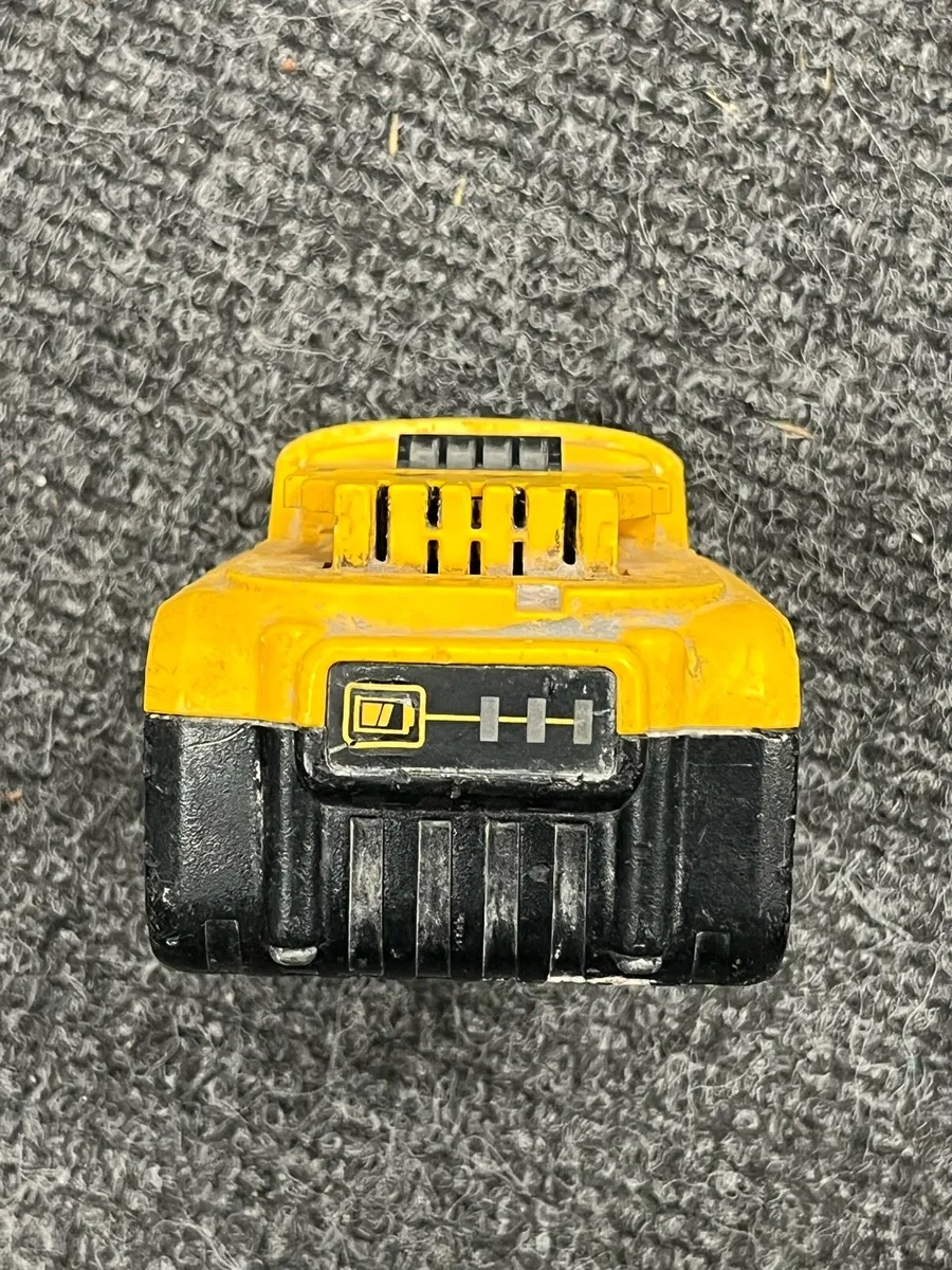 DeWalt 18v Battery - Image 2