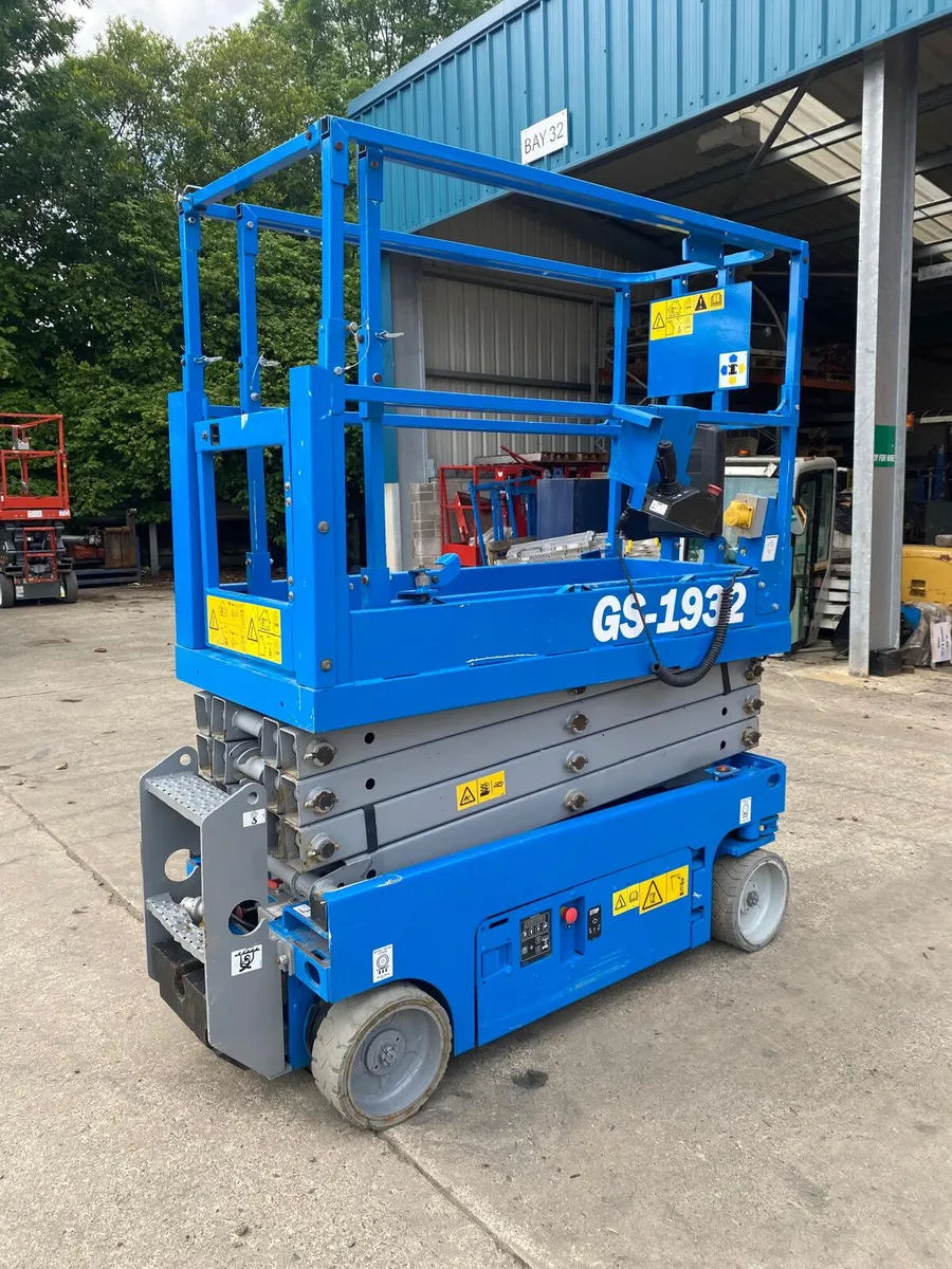 2016 GENIE GS1932 25FT ELECTRIC SCISSOR - Image 1