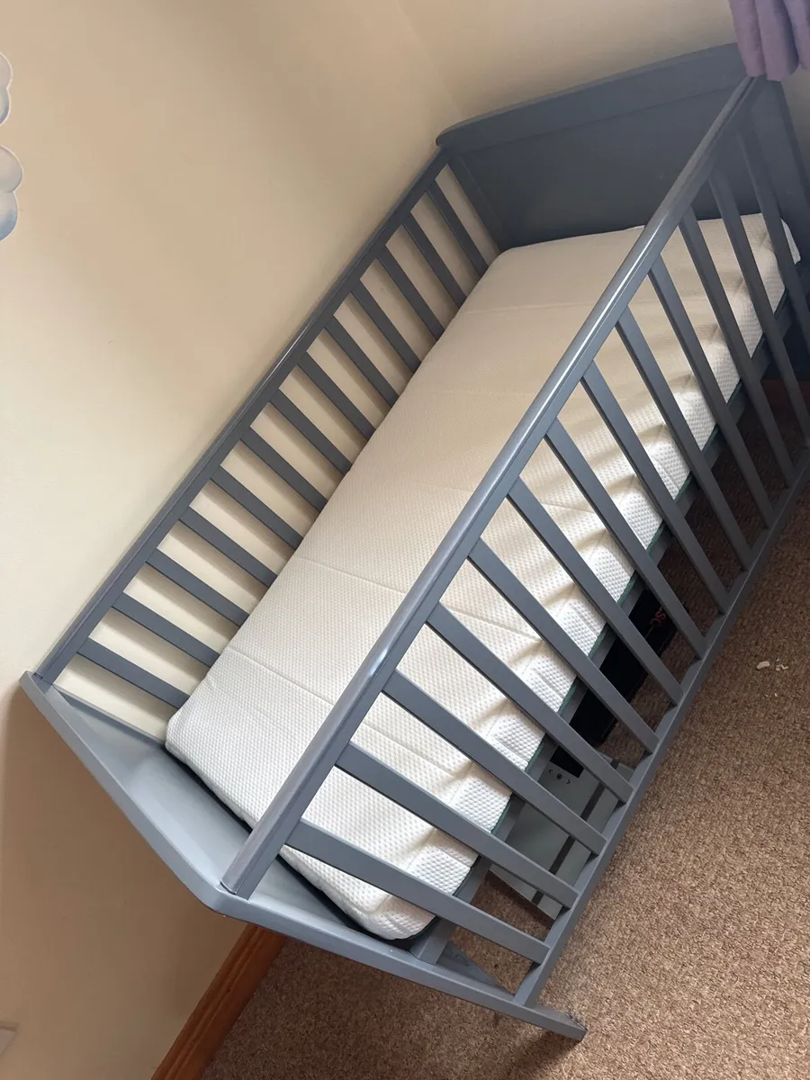 Baby cot - Image 1