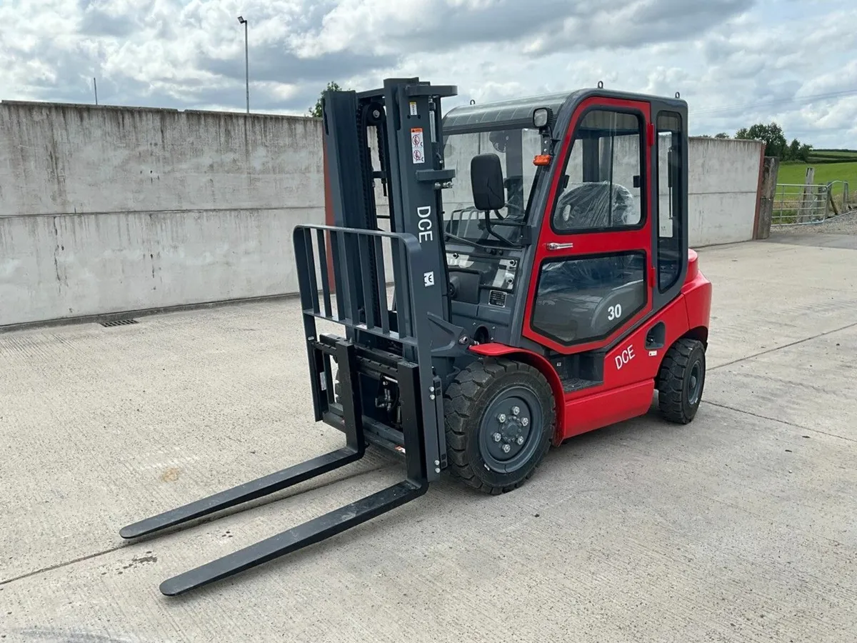 UNUSED DCE CPCD30 3 TON DIESEL FORKLIFT - Image 1