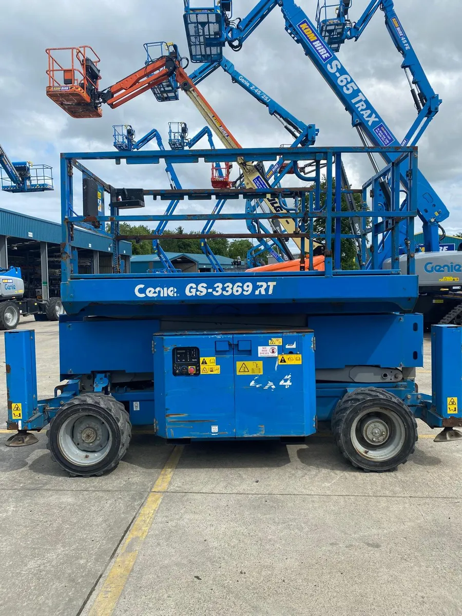 2013 GENIE GS3369RT 39FT DIESEL SCISSOR - Image 1