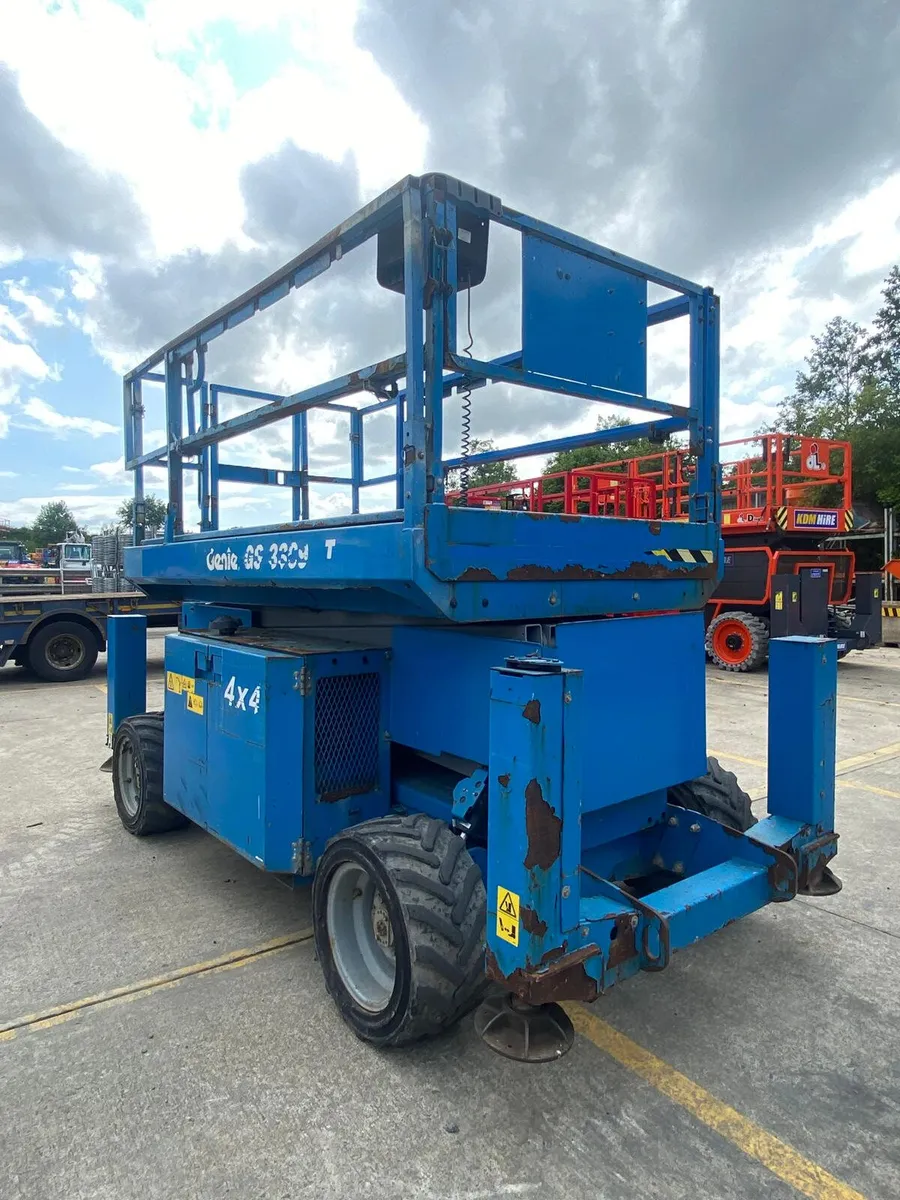 2013 GENIE GS3369RT 39FT DIESEL SCISSOR - Image 3