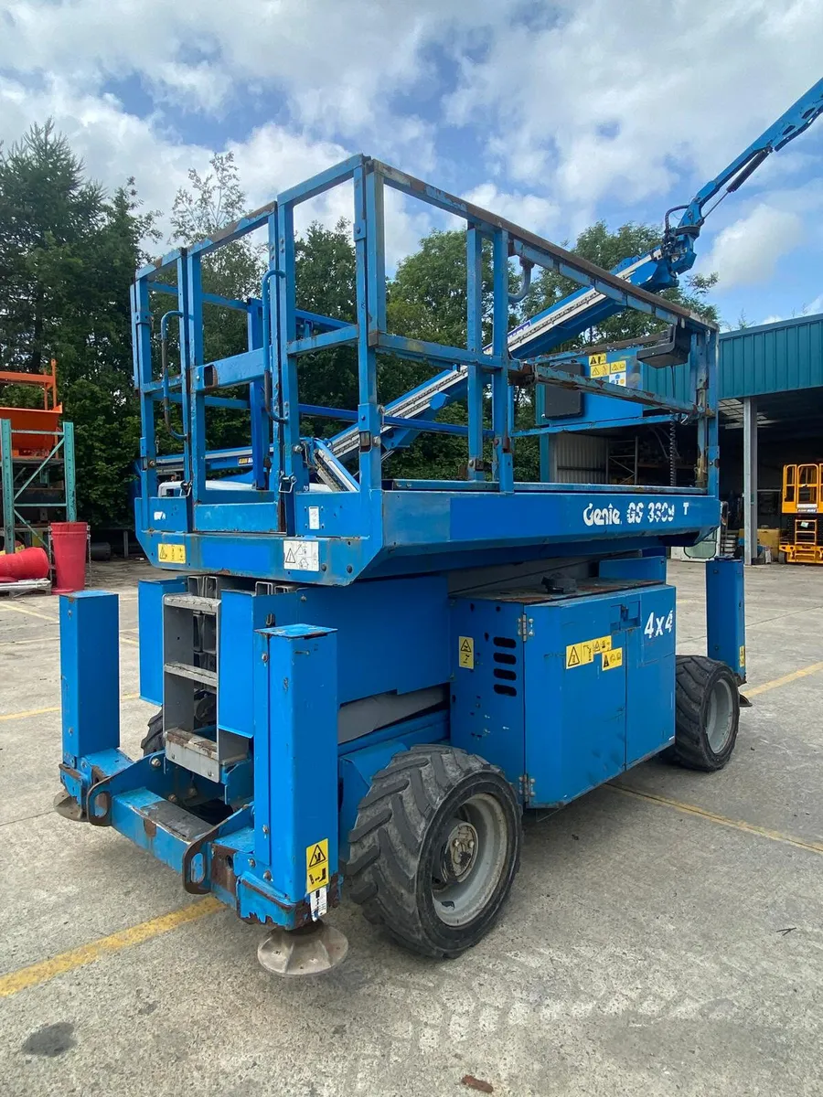 2013 GENIE GS3369RT 39FT DIESEL SCISSOR - Image 4