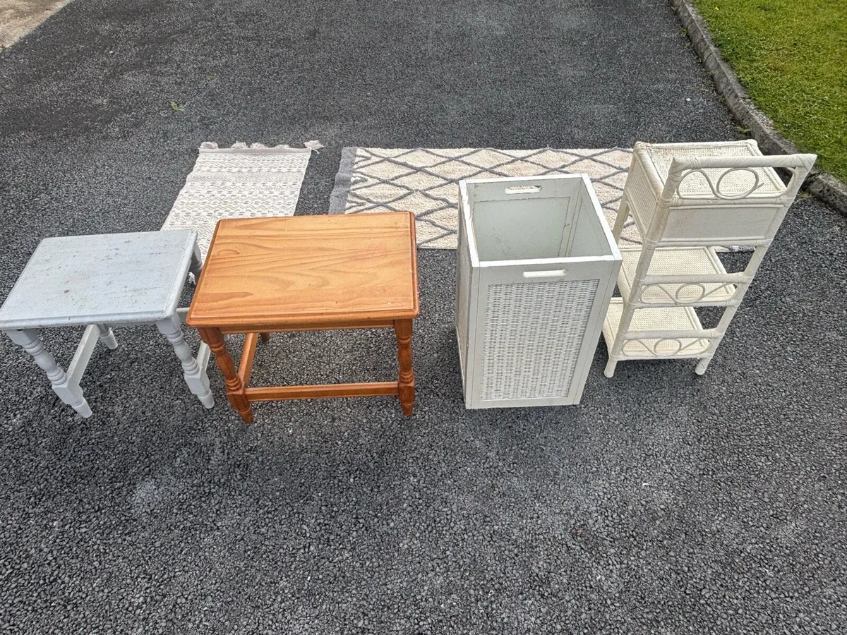 €20 Tables and Rugs - Image 3