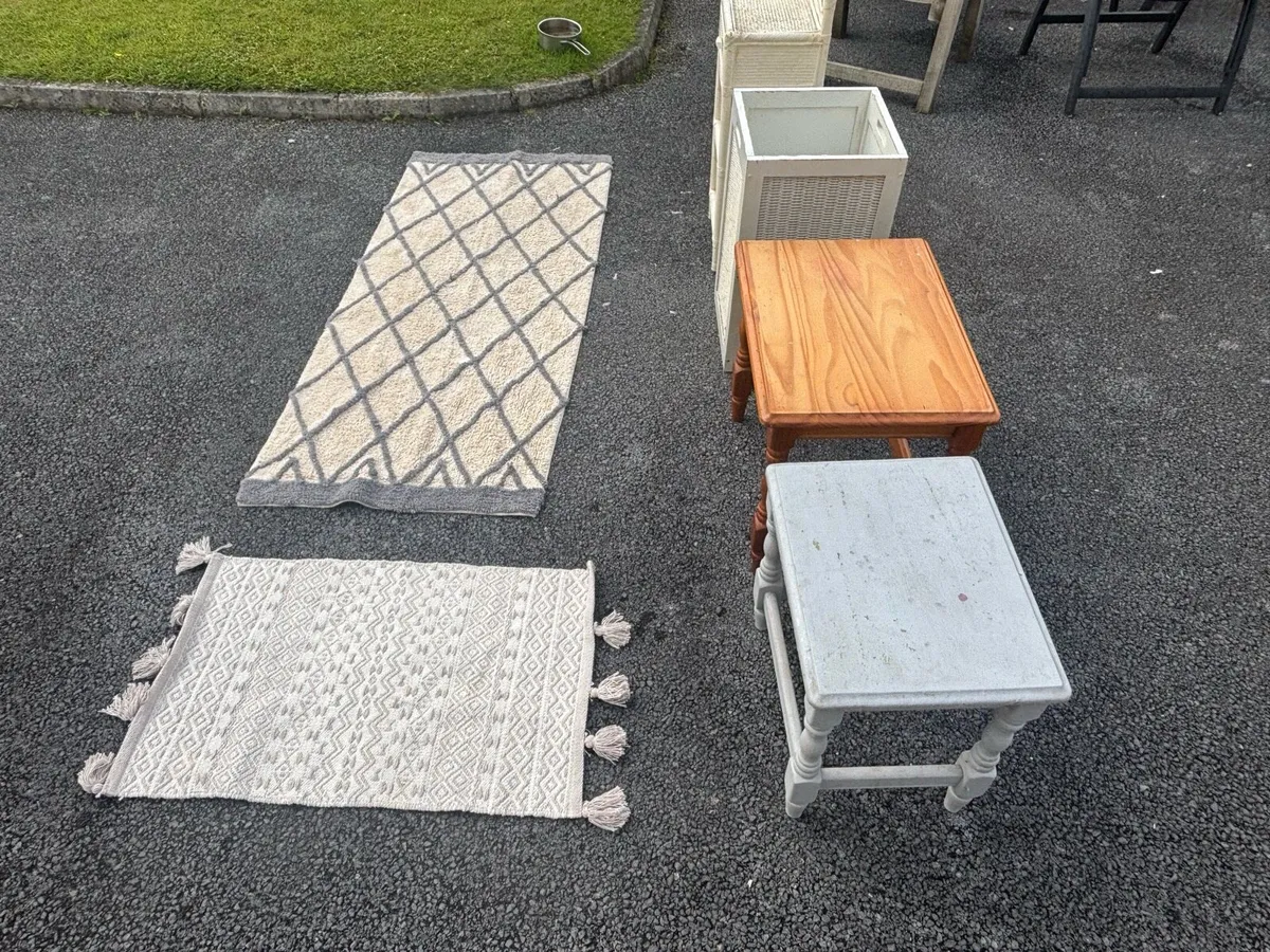 €20 Tables and Rugs - Image 4
