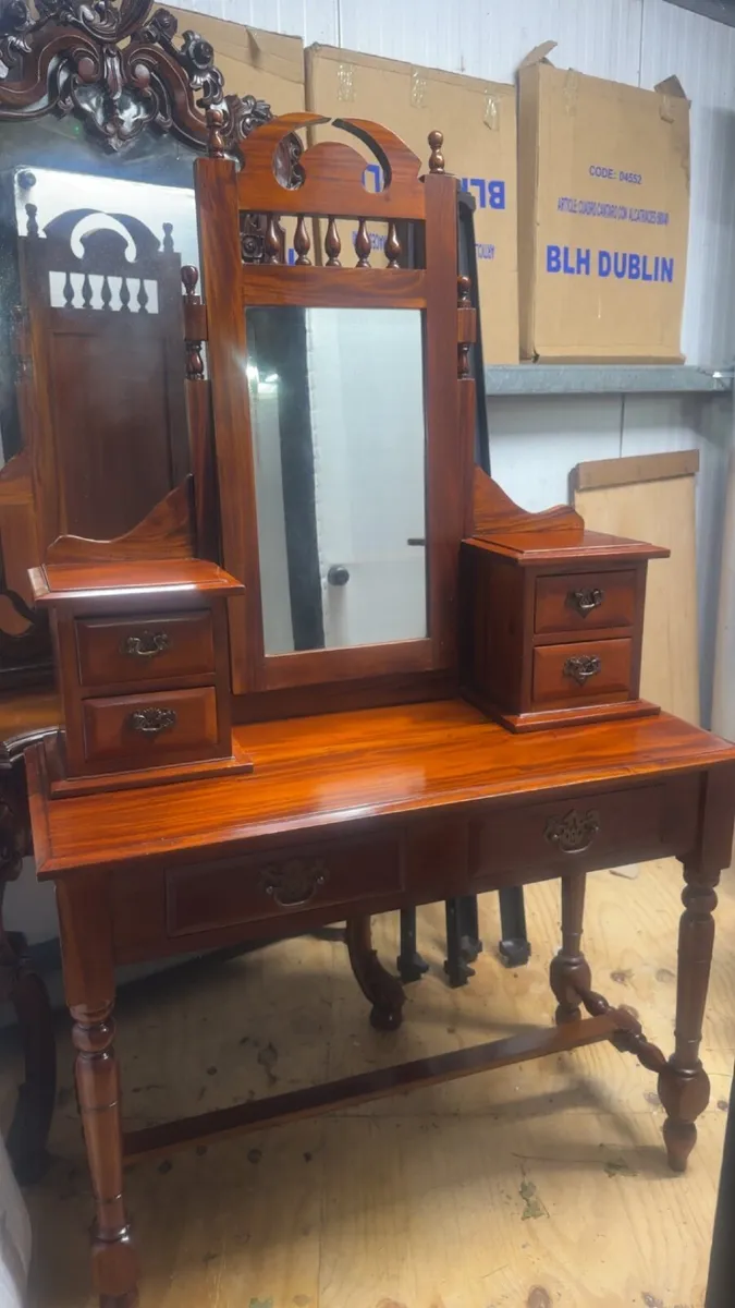 Dressing table - Image 1