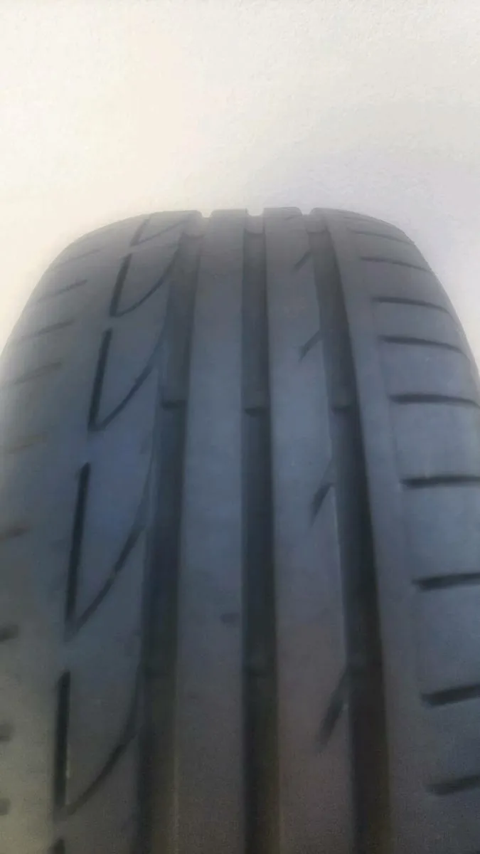 17" inch Bridgestone RunFlat tyres 225/50/17 - Image 1