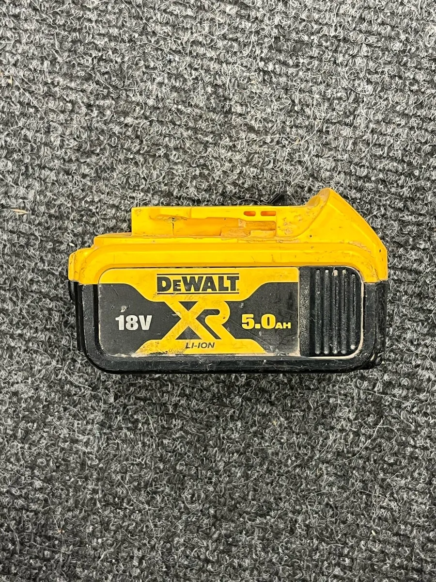 DeWalt 18v Battery - Image 1