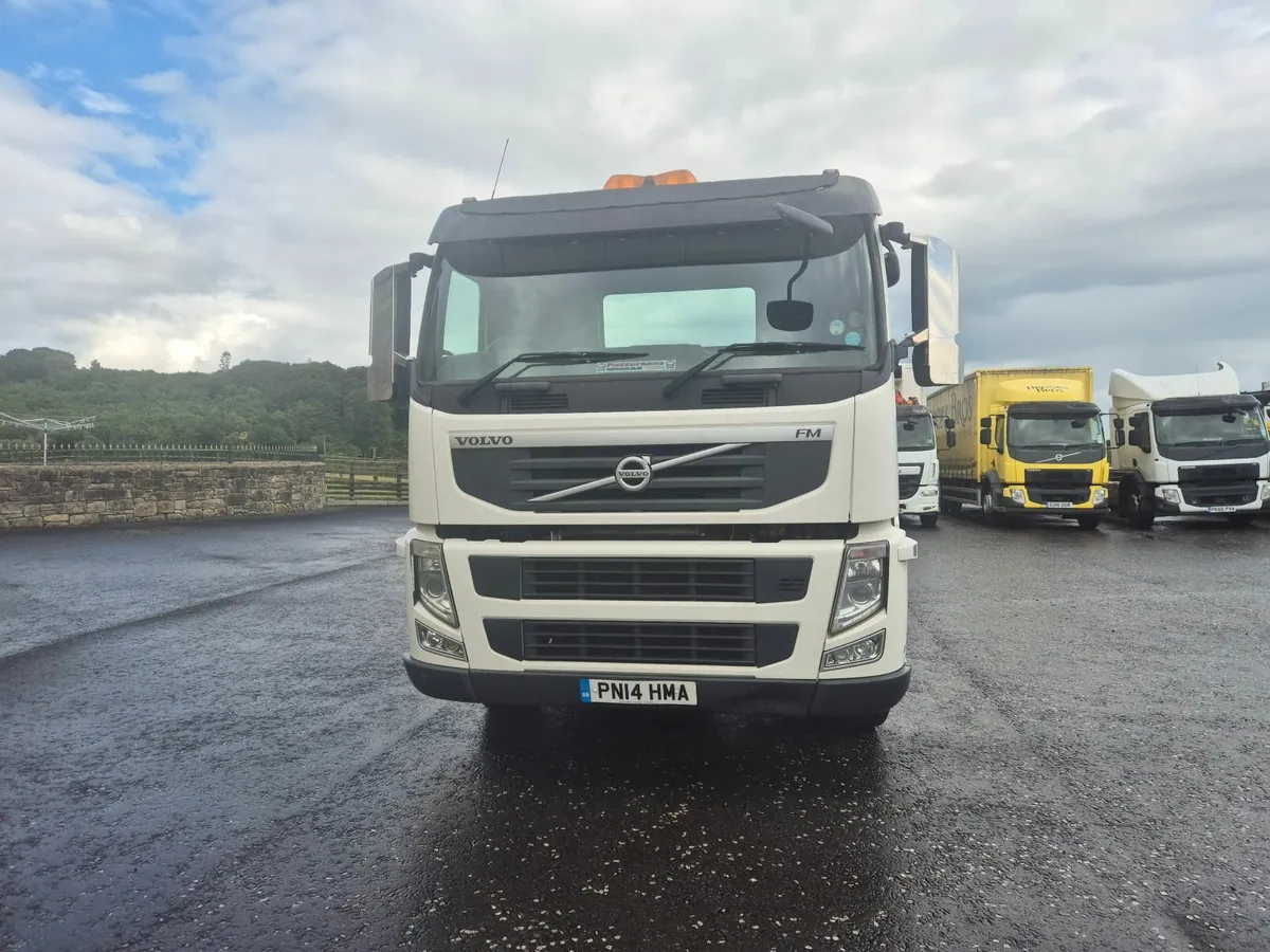 2014 Volvo FM 370 6x4 c/cab - Image 3