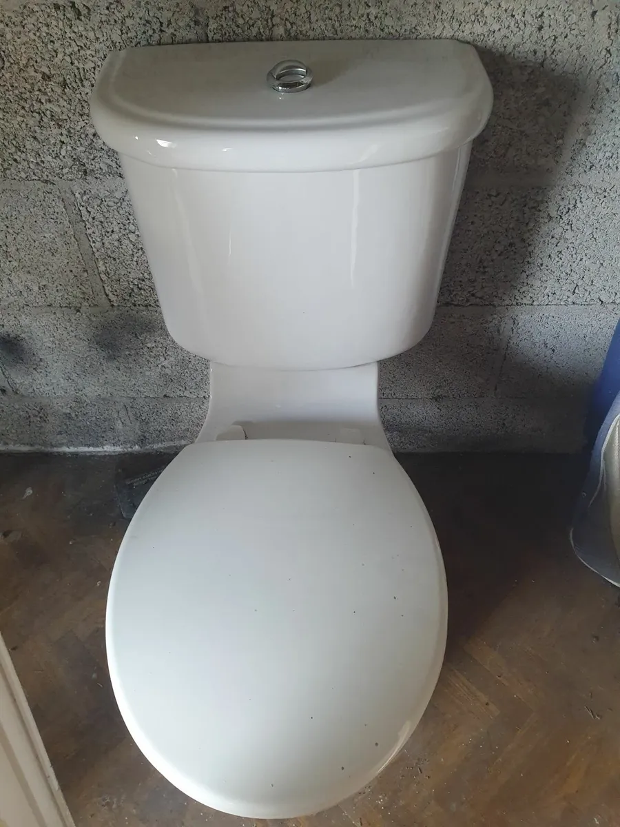 Toilet & sink - Image 2