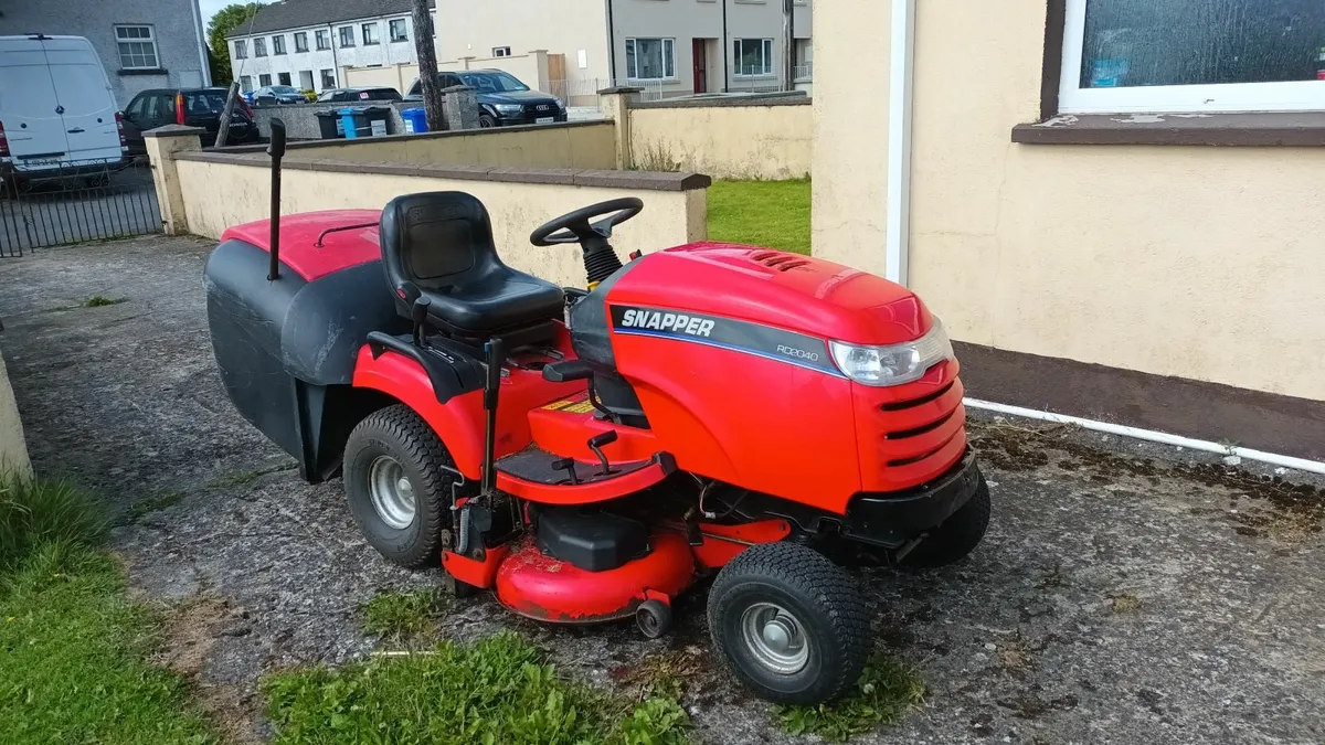 Snapper ride on lawnmower - Image 1
