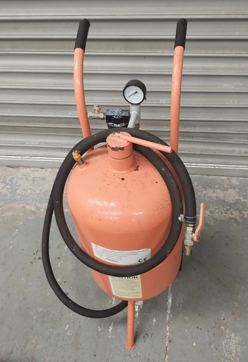 10 Gallon Sandblaster - Image 1